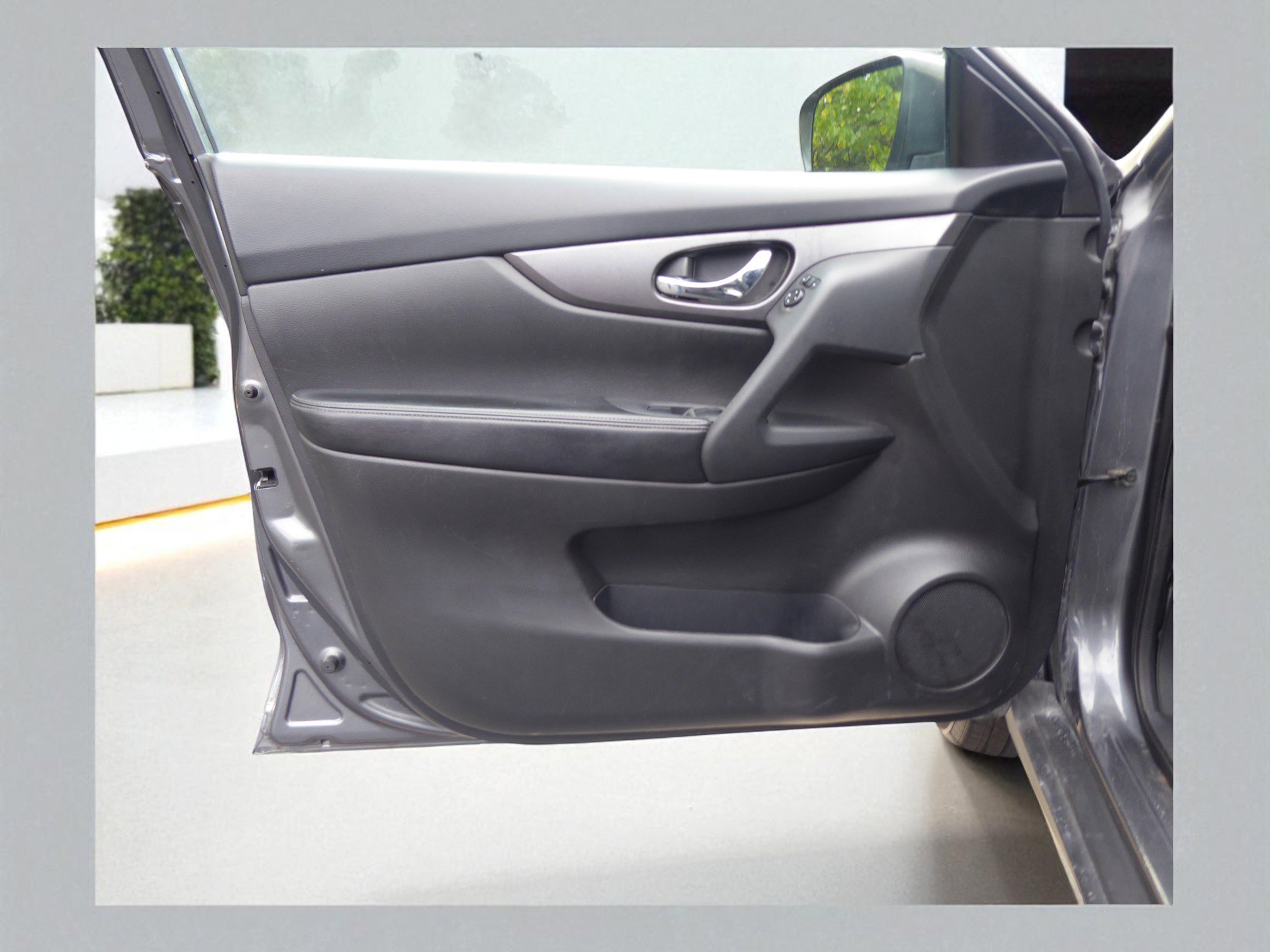 Used 2016 Nissan Rogue S image 26