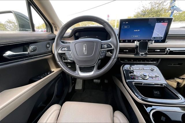 Used 2023 Lincoln Nautilus Reserve w/ Equipment Group 201A image 8