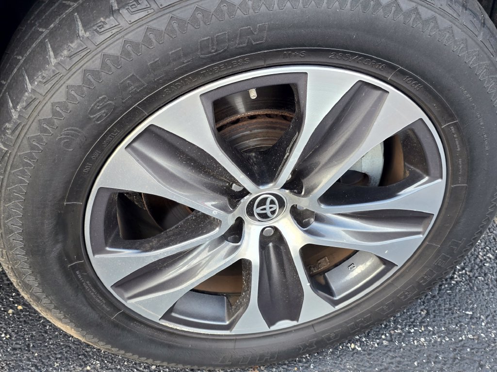 Used 2021 Toyota Highlander XLE FWD image 20