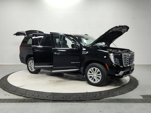 Used 2025 GMC Yukon XL Denali AWD/4WD image 10