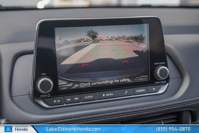 Used 2024 Nissan Rogue SV FWD image 25