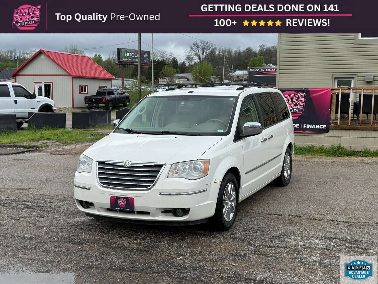 Used 2009 Chrysler Town & Country Limited w/ Entertainment Group #3 image 1