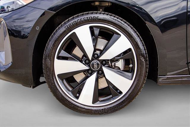 Certified 2025 Audi A5 Prestige w/ 19" Wheel Package AWD/4WD image 9