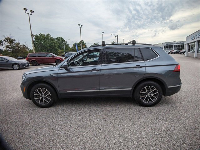 Used 2020 Volkswagen Tiguan SE w/ Panoramic Sunroof Package image 5