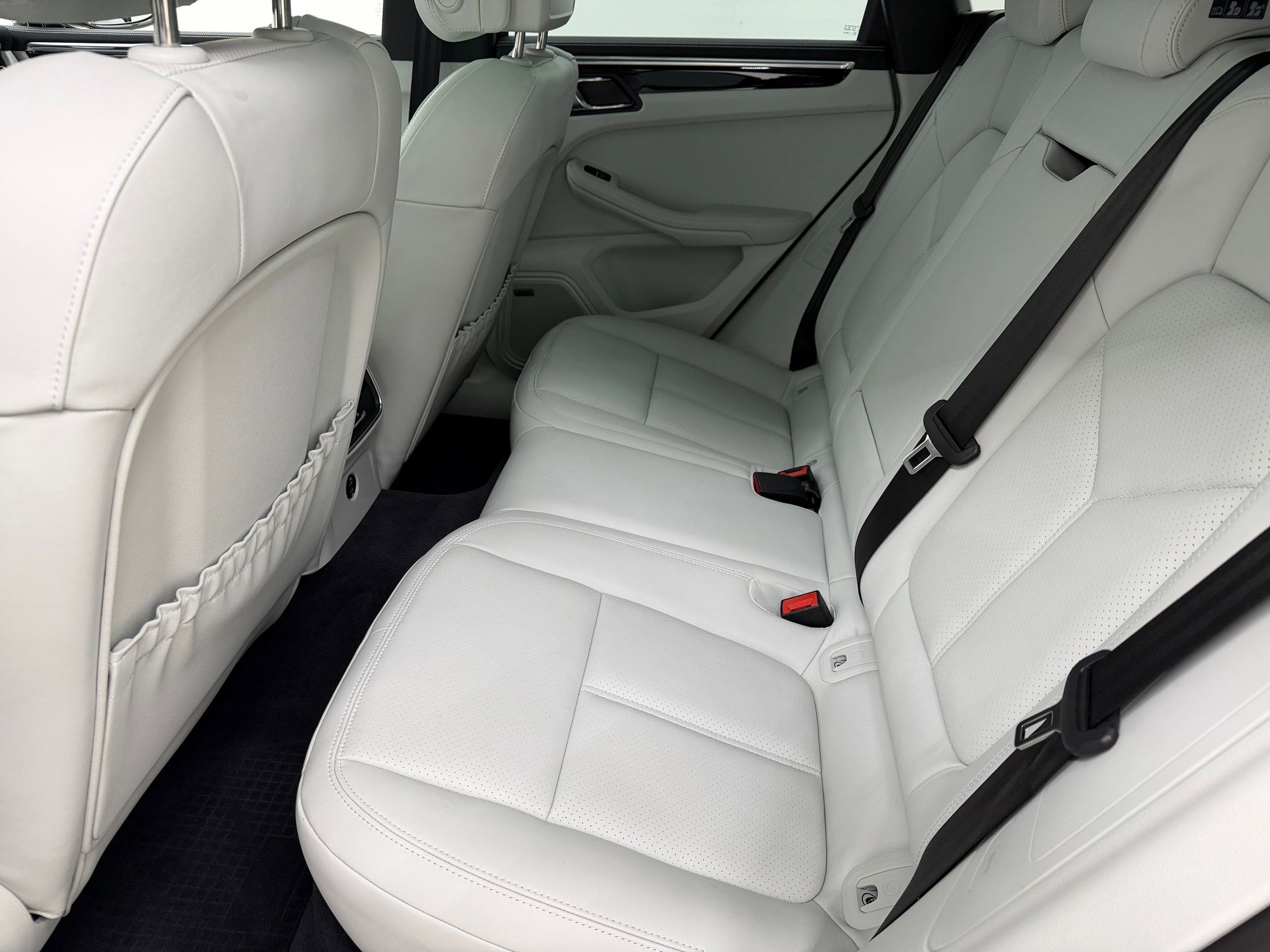 Used 2025 Porsche Macan image 15