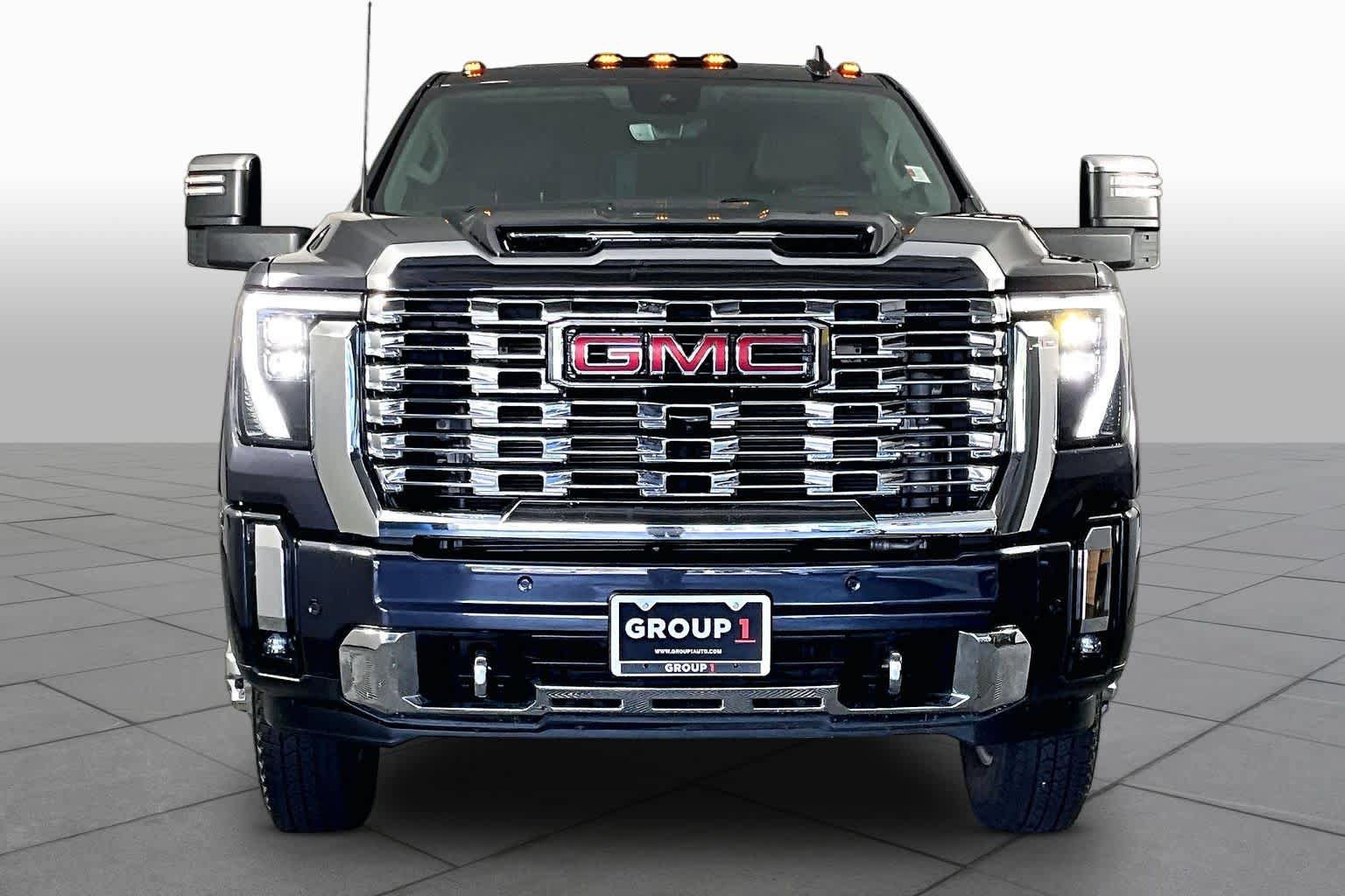 Used 2024 GMC Sierra 3500 Denali w/ Denali Reserve Package AWD/4WD image 4
