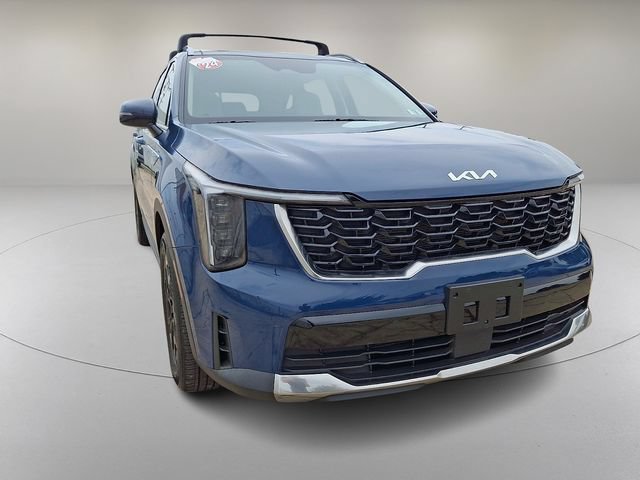 Used 2024 Kia Sorento S w/ Panoramic Sunroof Package FWD image 2