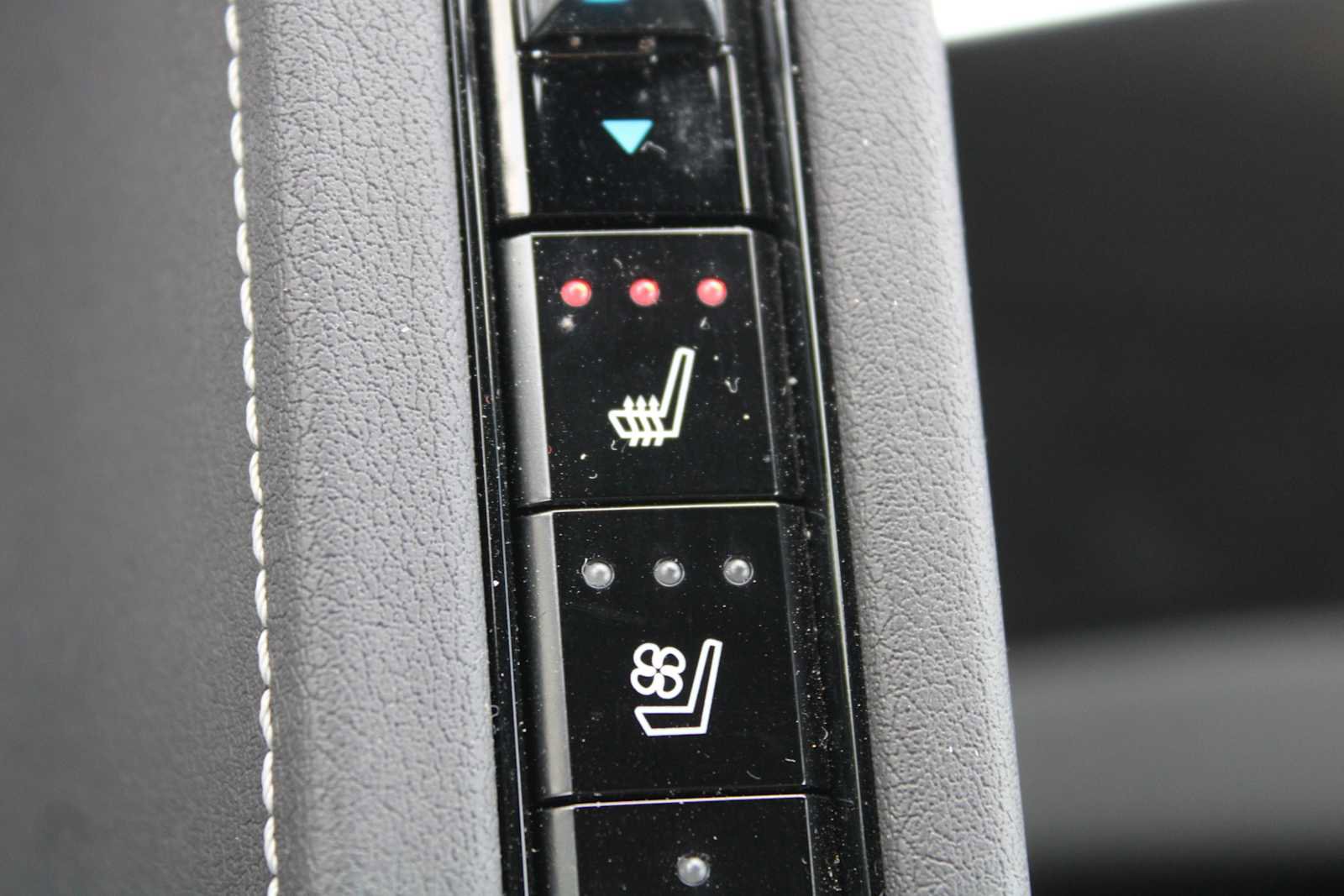 Used 2024 Chevrolet Corvette Stingray Preferred Conv w/ Z51 Performance Package image 12