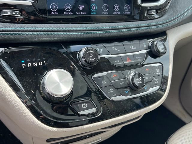 Used 2020 Chrysler Pacifica Limited w/ Advanced Safetytec Group FWD image 19