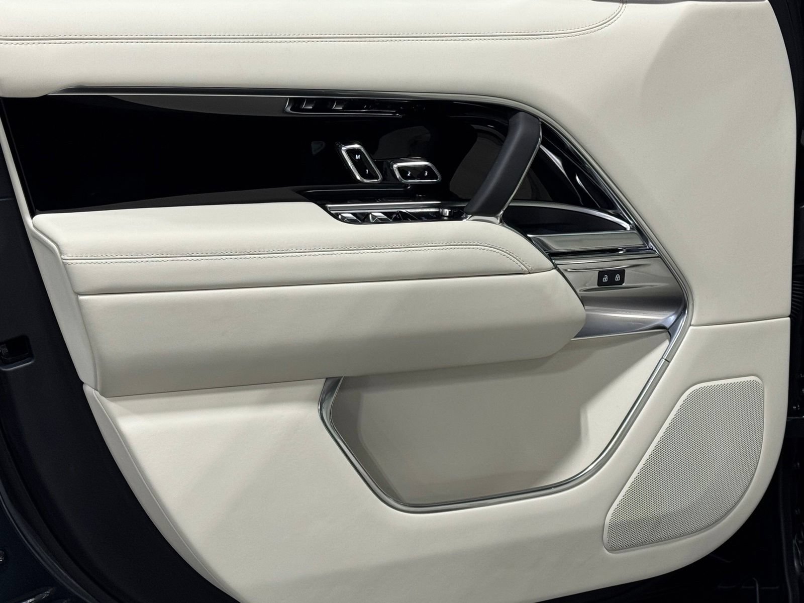 New 2026 Land Rover Range Rover SE AWD/4WD image 11