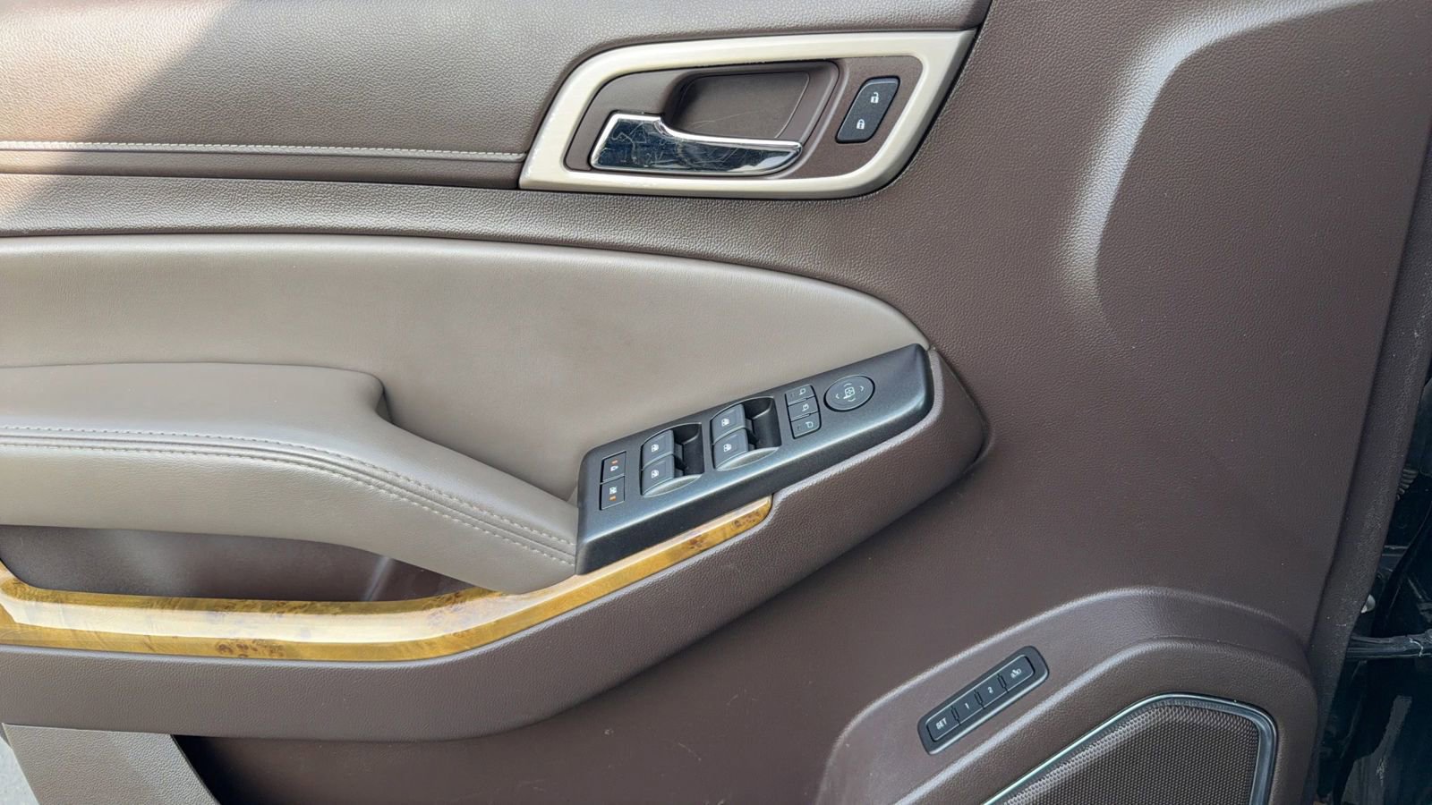 Used 2016 GMC Yukon XL Denali image 17