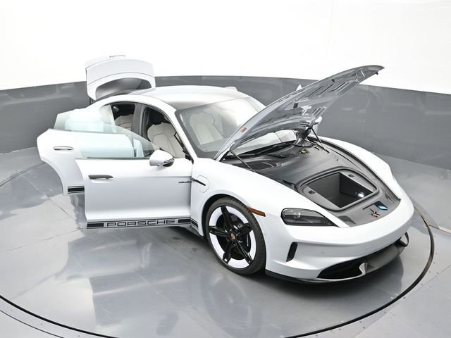 Used 2025 Porsche Taycan GTS image 39