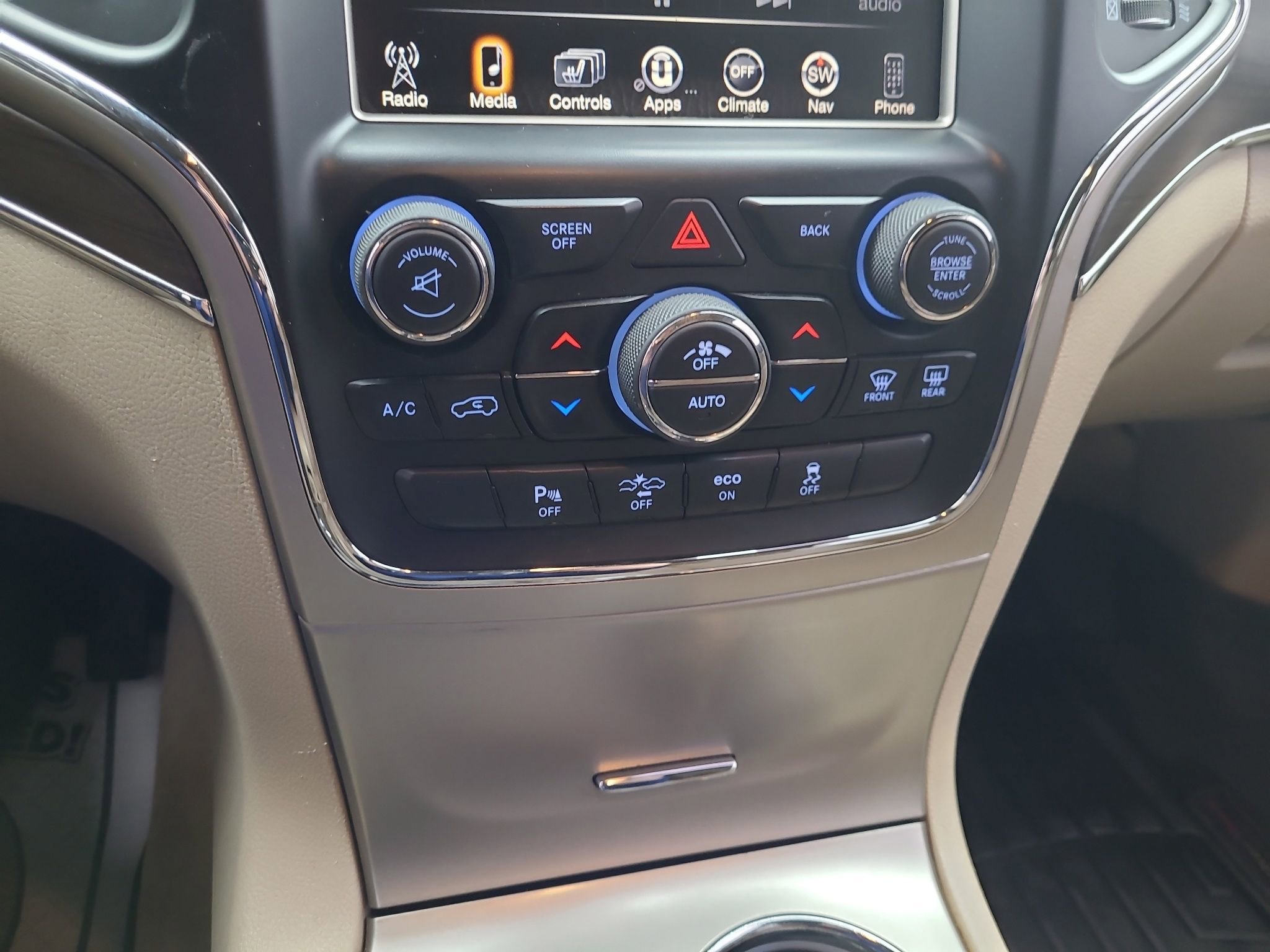 Used 2015 Jeep Grand Cherokee Overland w/ Advanced Technology Group image 20