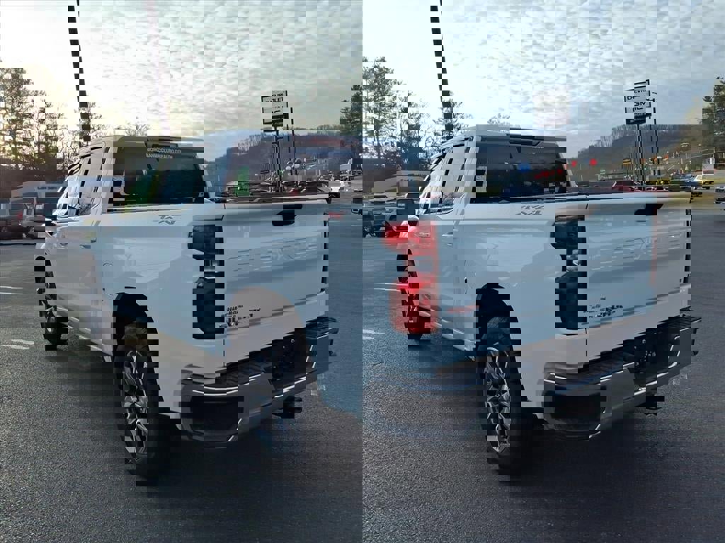 Used 2025 Chevrolet Silverado 1500 LT image 4