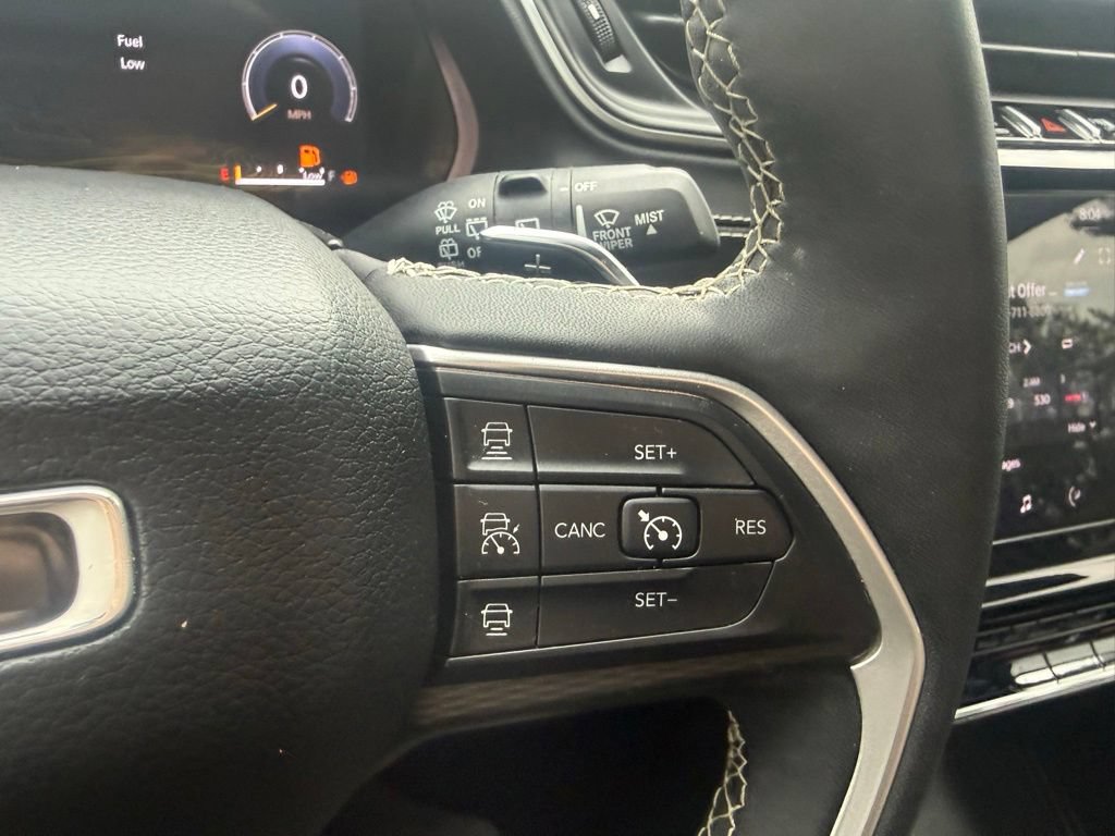 Used 2024 Jeep Grand Cherokee L Altitude AWD/4WD image 19