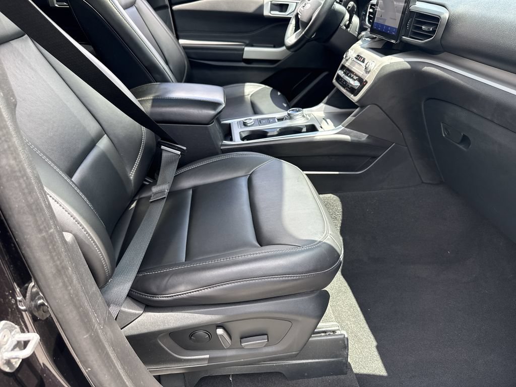 Used 2024 Ford Explorer XLT w/ Equipment Group 202A AWD/4WD image 13