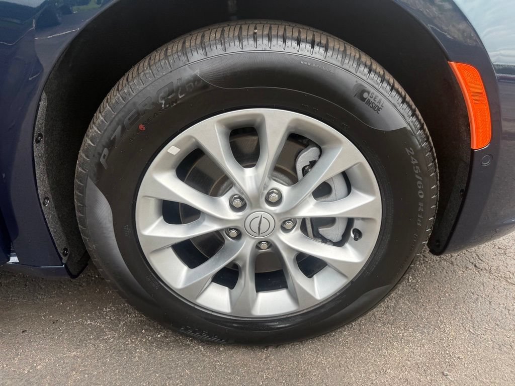Used 2025 Chrysler Pacifica Select w/ Uconnect Theater Family Group AWD/4WD image 63