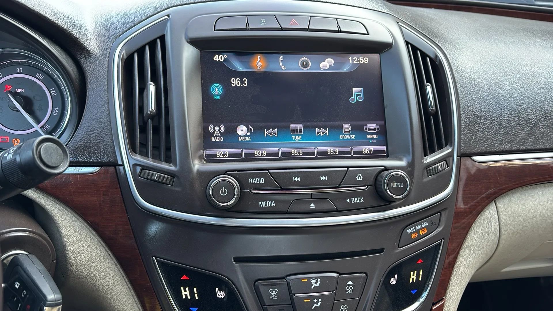 Used 2017 Buick Regal Sport Touring image 10