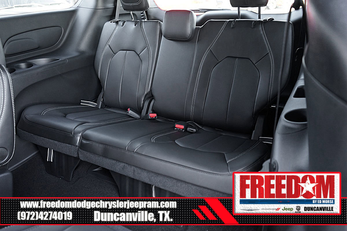 New 2025 Chrysler Voyager LX FWD image 15