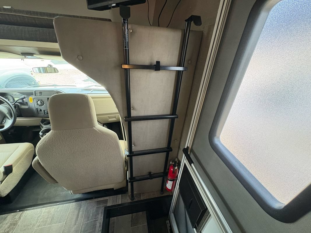 Used 2018 Ford E-450 and Econoline 450 Super Duty w/ Motorhome Prep Package RWD image 15