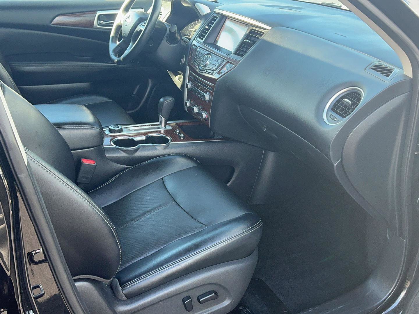 Used 2019 Nissan Pathfinder Platinum image 28