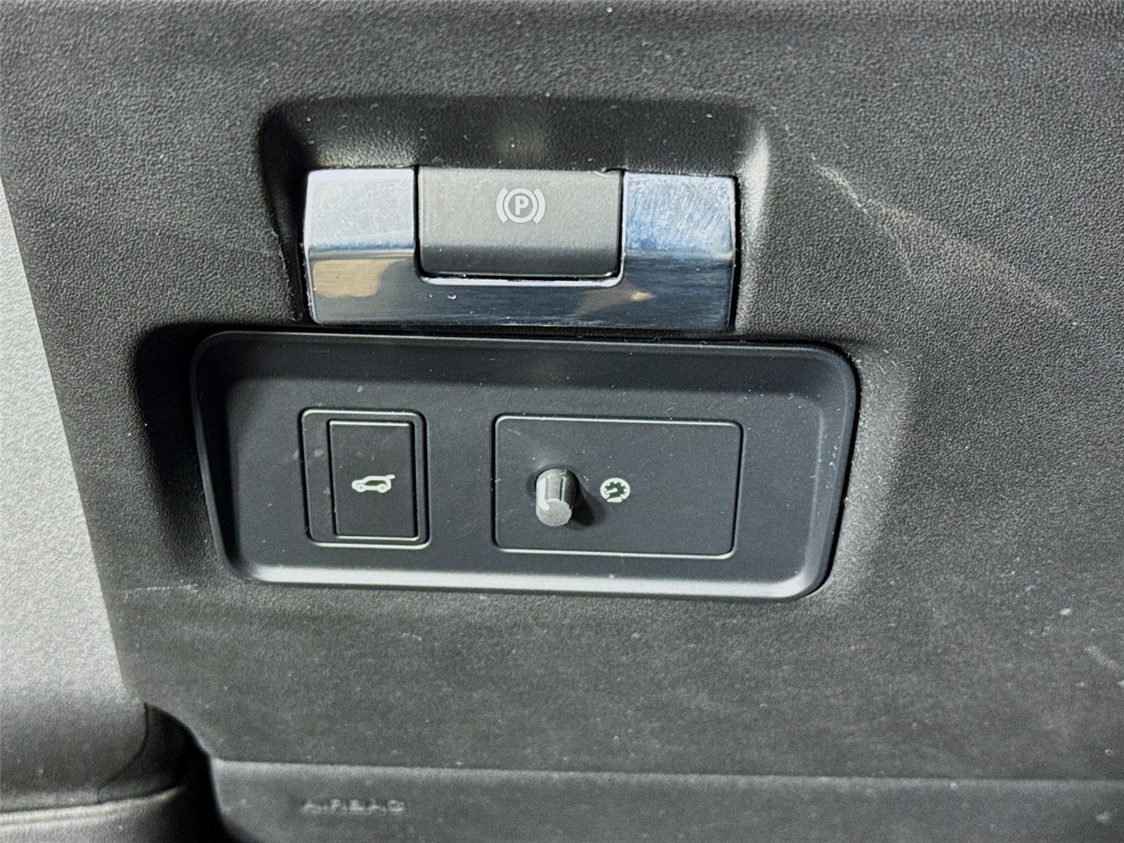 Used 2020 Land Rover Discovery Sport SE R-Dynamic image 11