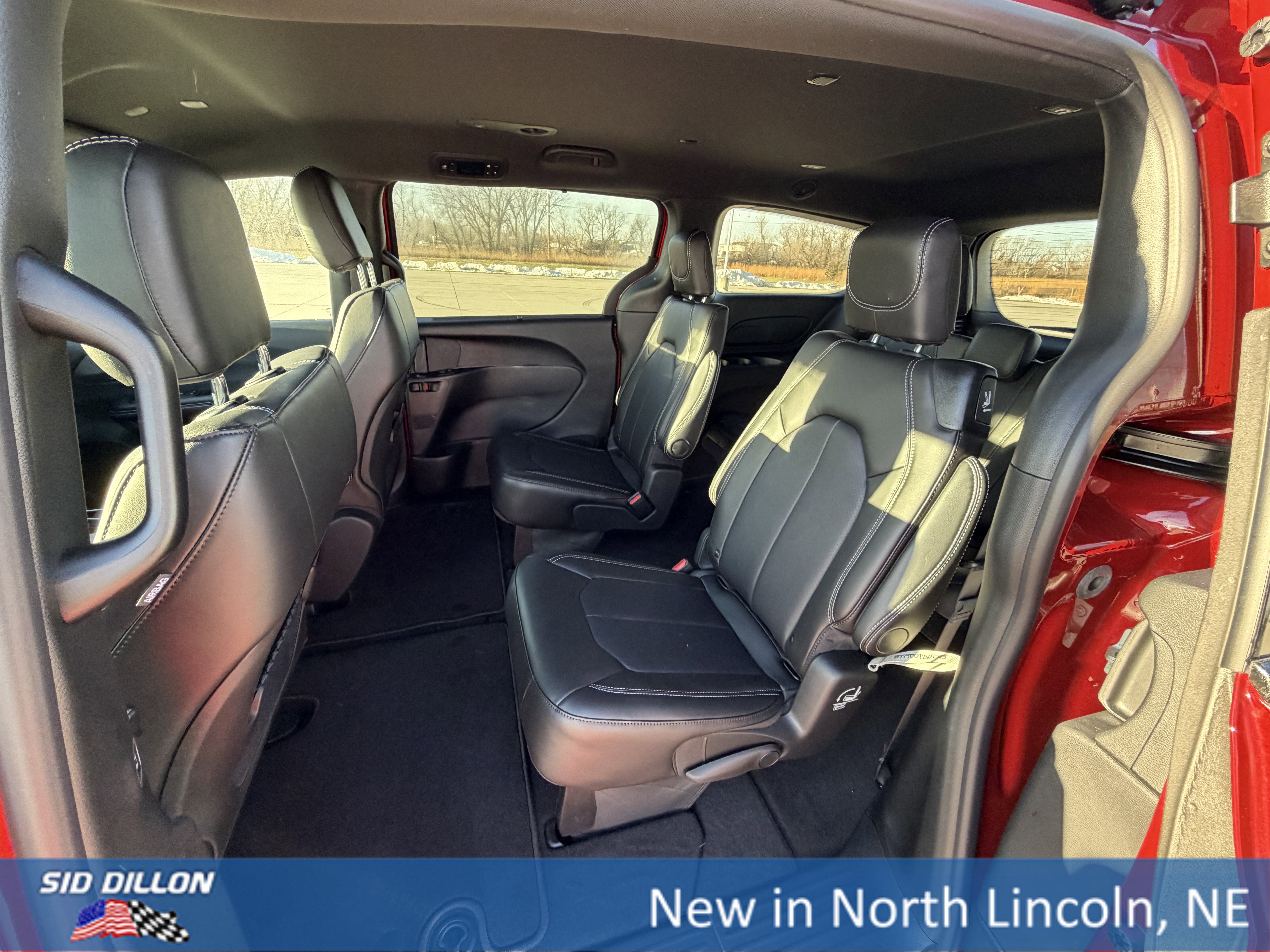 New 2026 Chrysler Pacifica Select image 16