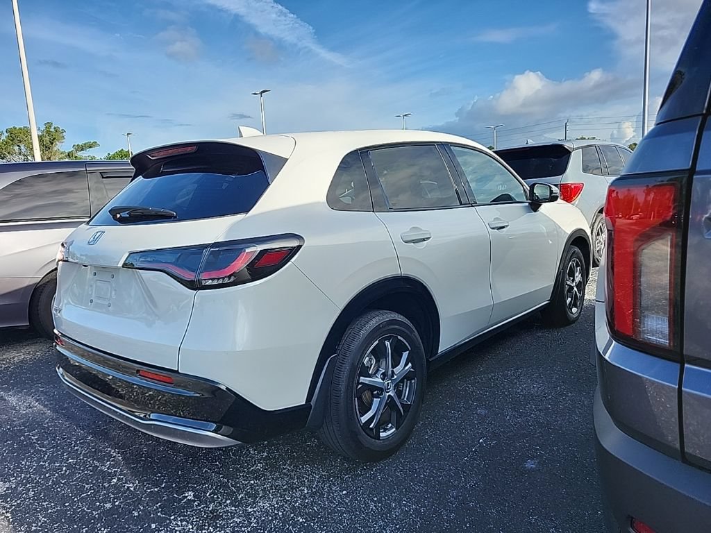 Used 2024 Honda HR-V EX-L image 2