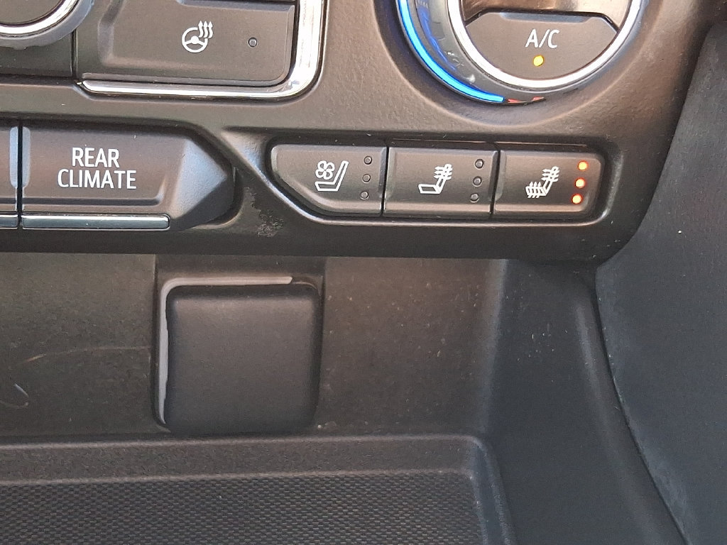 Used 2024 Chevrolet Tahoe High Country w/ Advanced Technology Package AWD/4WD image 33