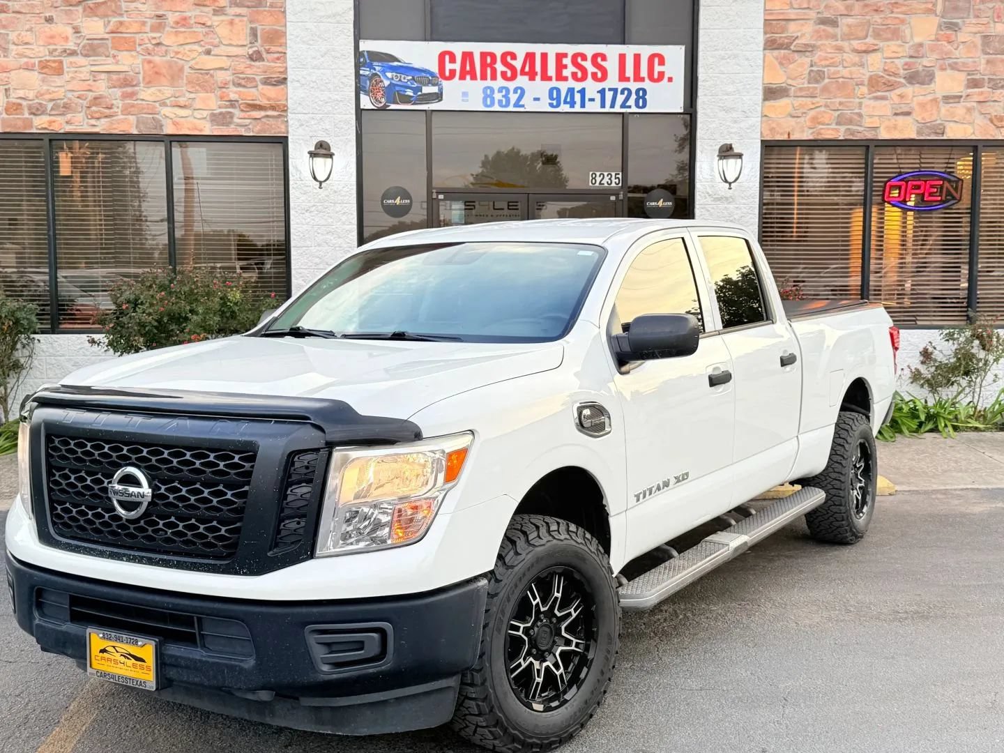 Used 2017 Nissan Titan XD AWD/4WD image 2