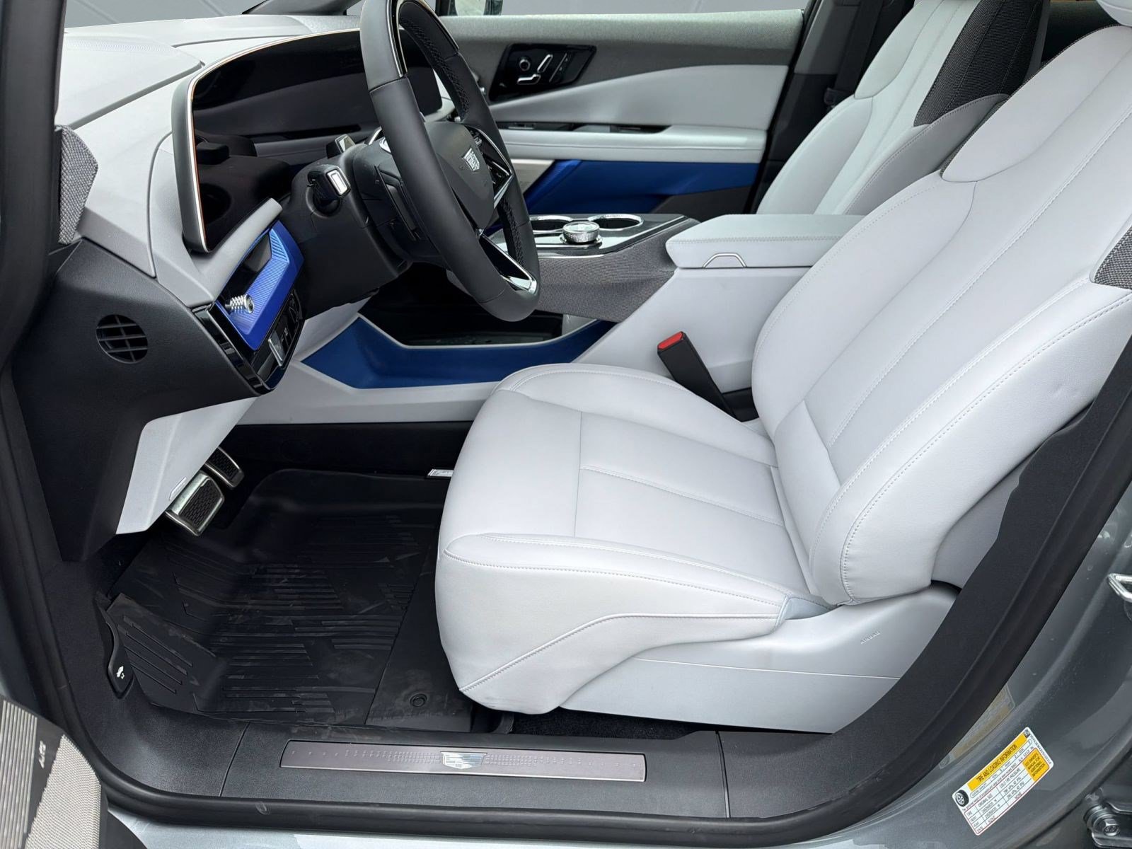 New 2027 Cadillac Optiq Sport w/ LPO, Floor Liner Package AWD/4WD image 4