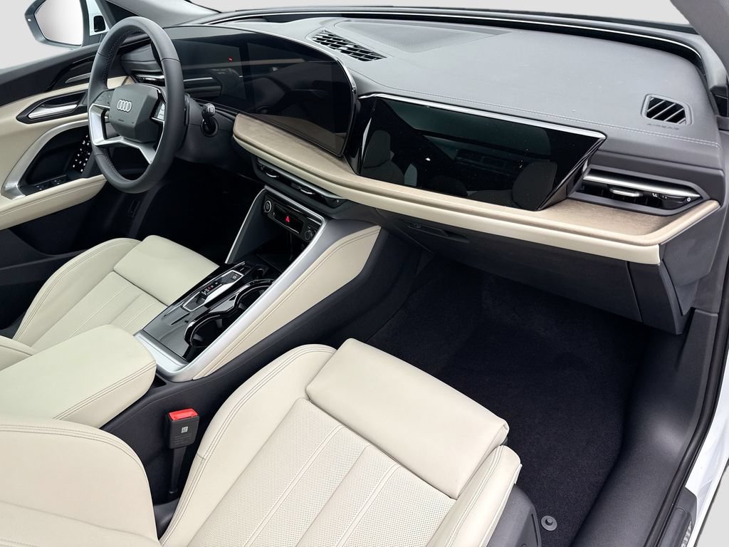 Certified 2025 Audi Q5 Premium Plus w/ Premium Plus AWD/4WD image 17