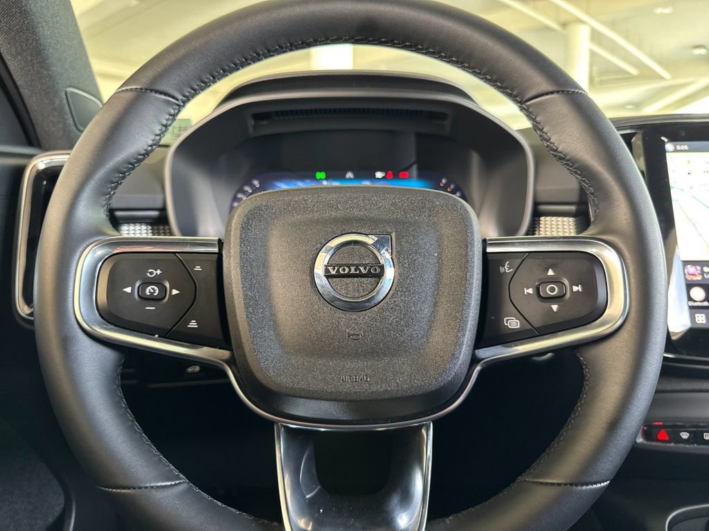 Certified 2025 Volvo XC40 B5 Plus image 23
