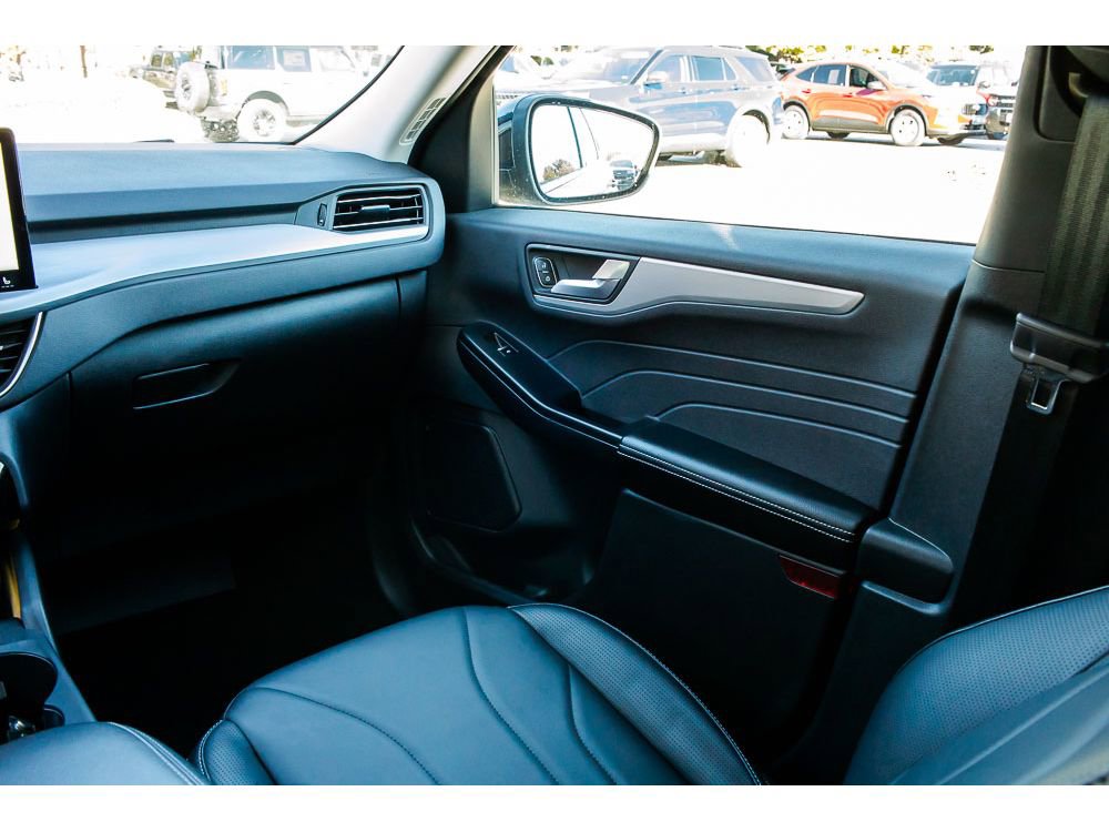 Used 2025 Ford Escape SE w/ PHEV Premium Package image 15