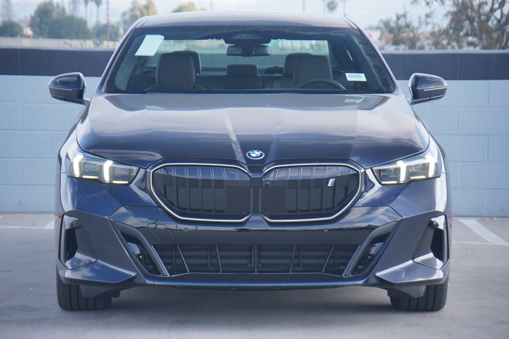New 2026 BMW i5 eDrive40 w/ M Sport Package RWD image 2