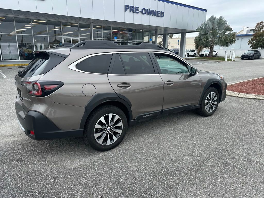 Used 2023 Subaru Outback Limited image 3