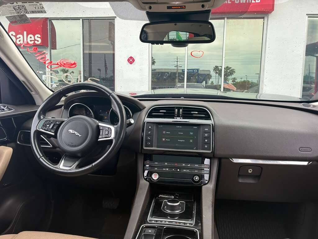 Used 2018 Jaguar F-PACE Prestige AWD/4WD image 8