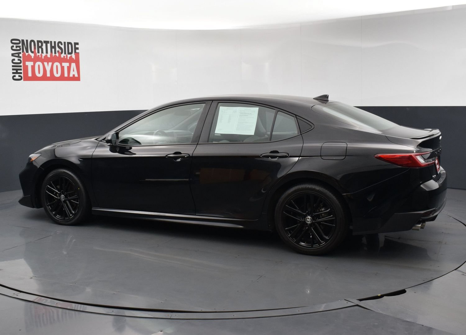 Used 2025 Toyota Camry SE FWD image 2