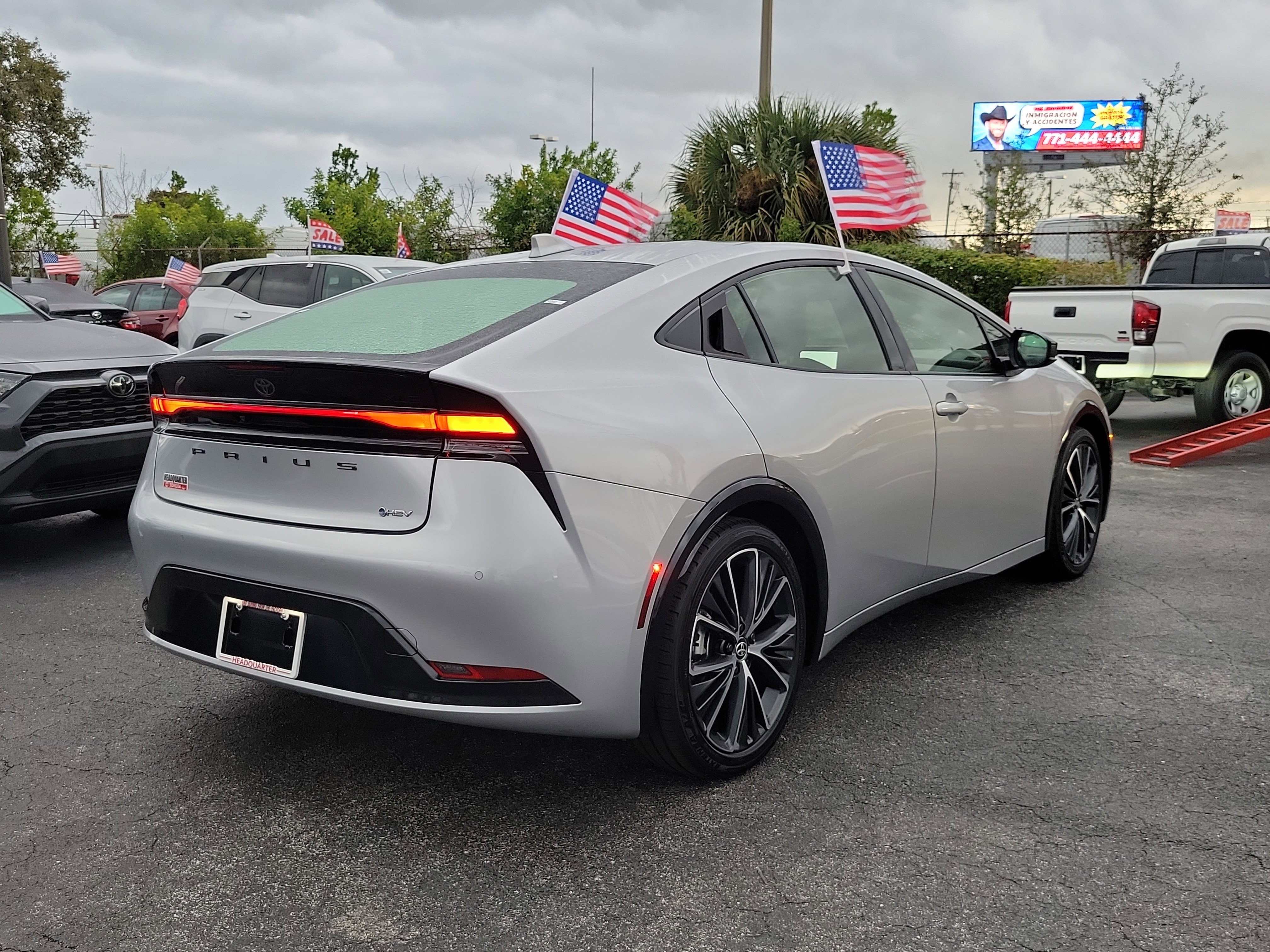 Used 2025 Toyota Prius XLE image 12
