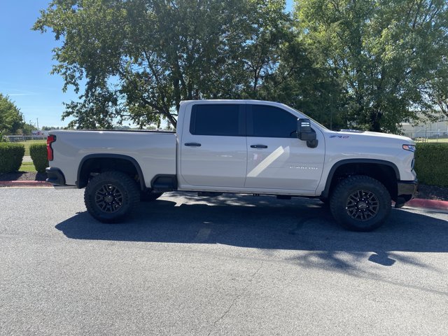 Used 2026 Chevrolet Silverado 2500 ZR2 AWD/4WD image 2