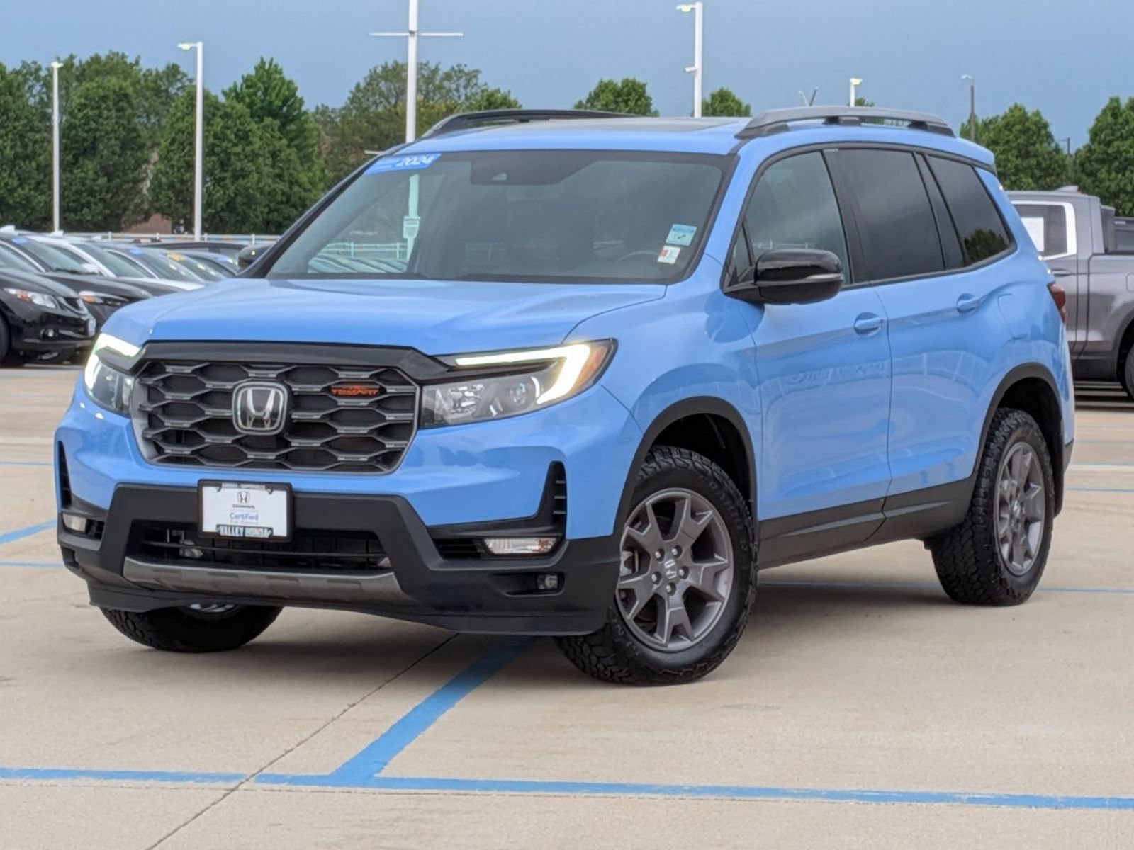 Used 2024 Honda Passport TrailSport image 2