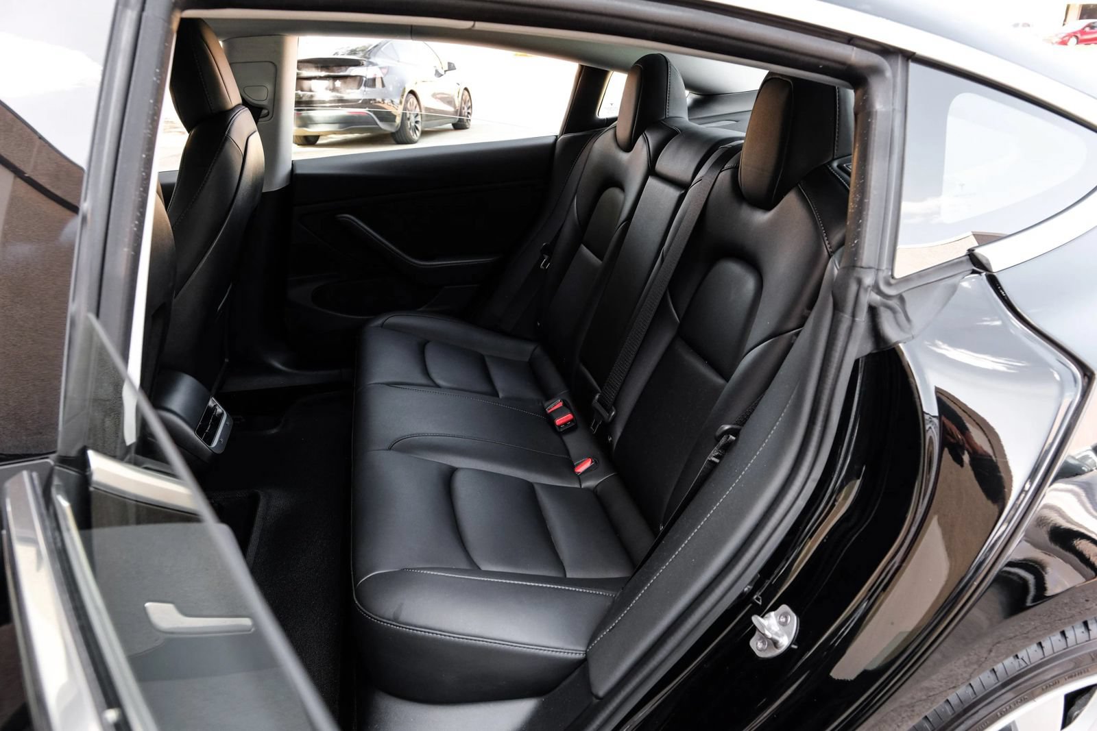 Used 2018 Tesla Model 3 Long Range RWD image 38