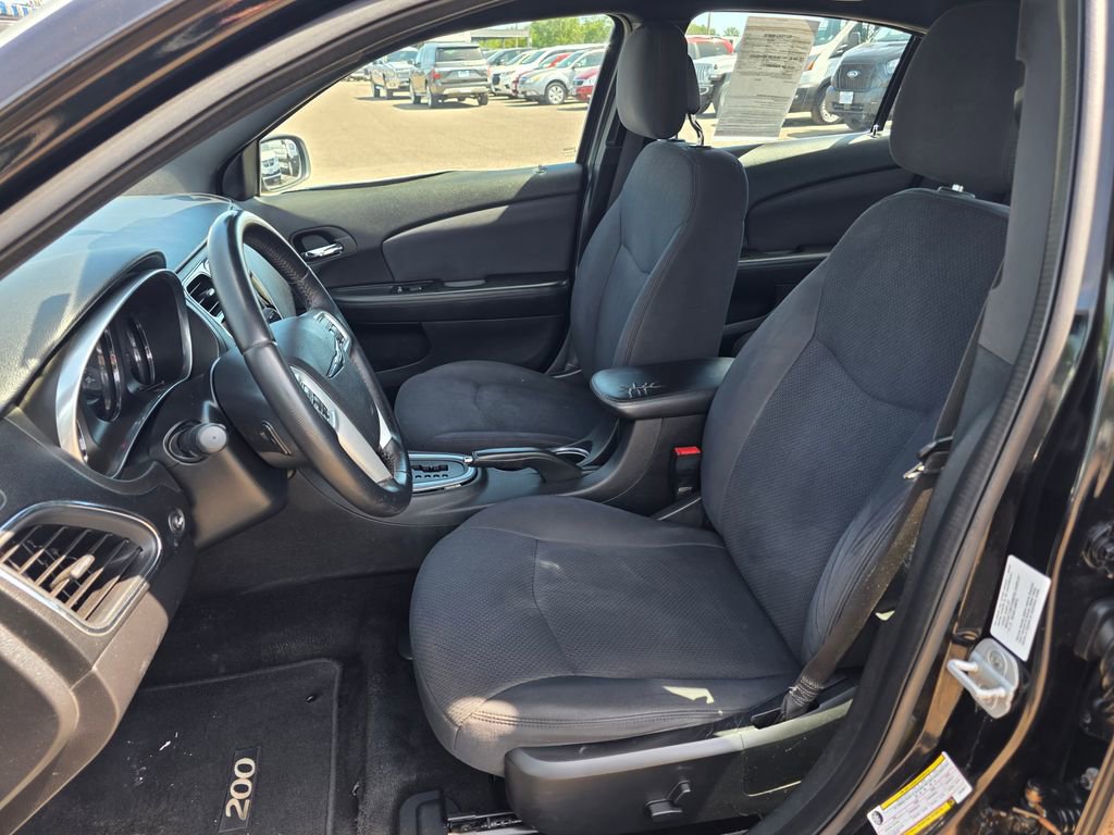 Used 2012 Chrysler 200 Touring w/ Sun/Sound Group FWD image 4