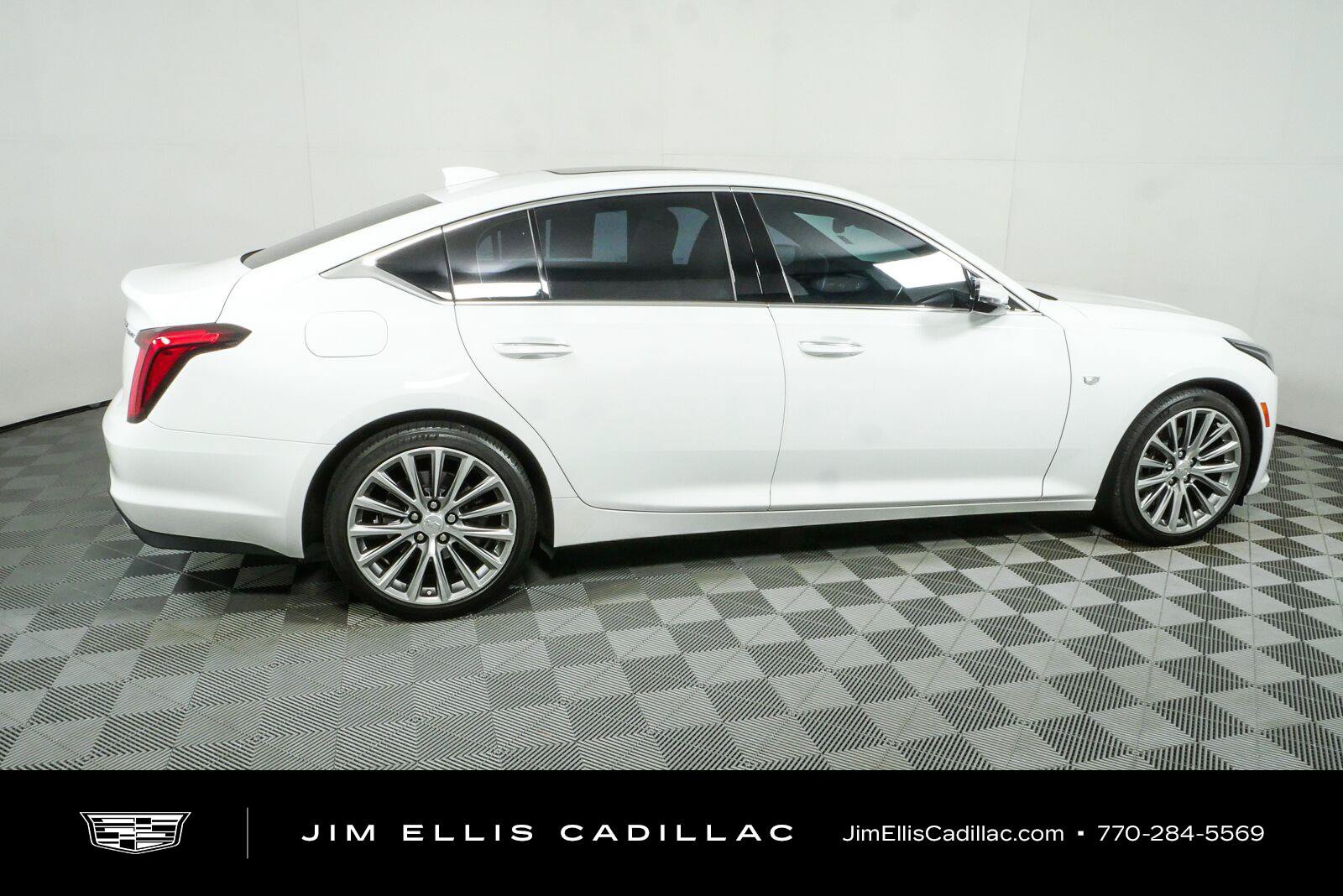 Used 2021 Cadillac CT5 Premium Luxury RWD image 2