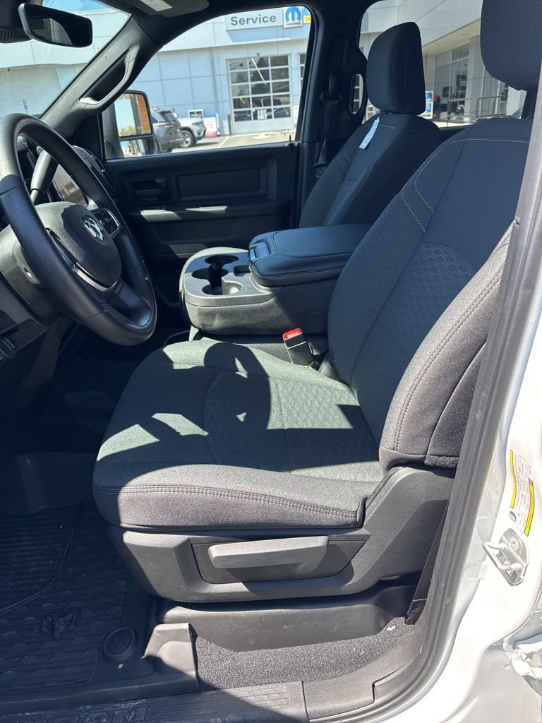 New 2026 RAM 3500 Tradesman AWD/4WD image 9