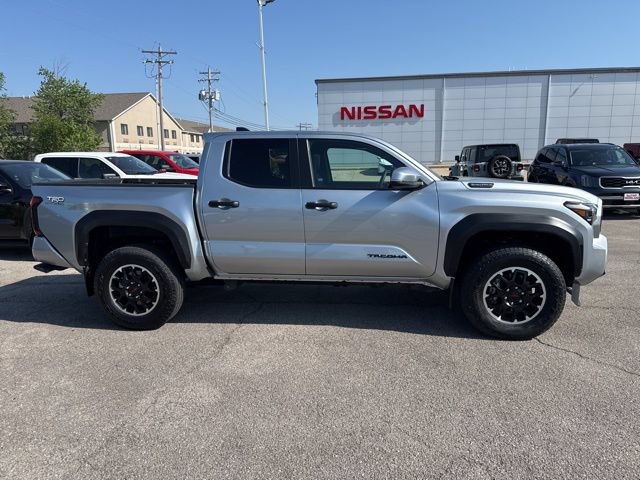 Used 2024 Toyota Tacoma TRD Off-Road w/ TRD Off Road Upgrade Package AWD/4WD image 9