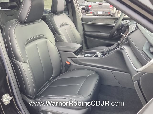 New 2026 Jeep Grand Cherokee L Limited RWD image 17