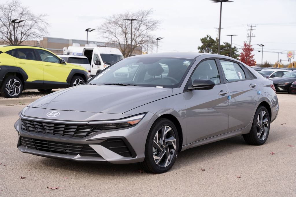 New 2025 Hyundai Elantra Sport image 3