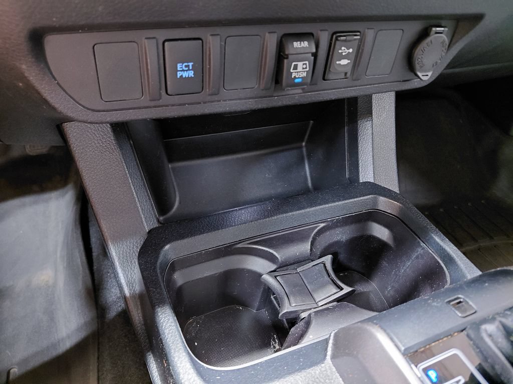 Used 2019 Toyota Tacoma SR5 AWD/4WD image 25