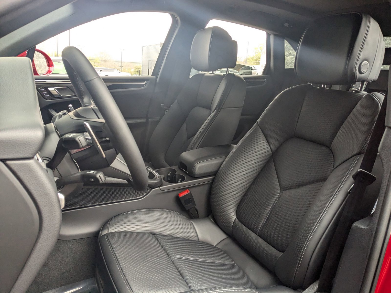 Used 2025 Porsche Macan image 5